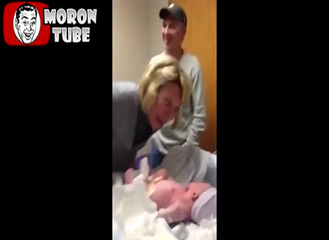 Video :She gives her parents a pleasant surprise after delivering birth